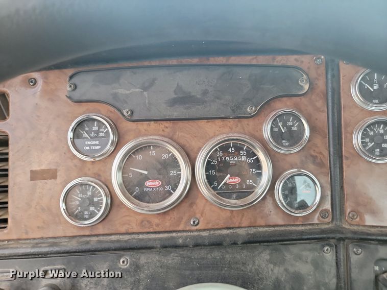 image for item NZ9949 2002 Peterbilt  378 semi truck