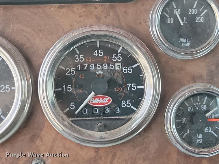 image for item NZ9949 2002 Peterbilt  378 semi truck