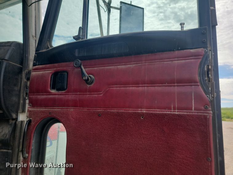 image for item NZ9949 2002 Peterbilt  378 semi truck