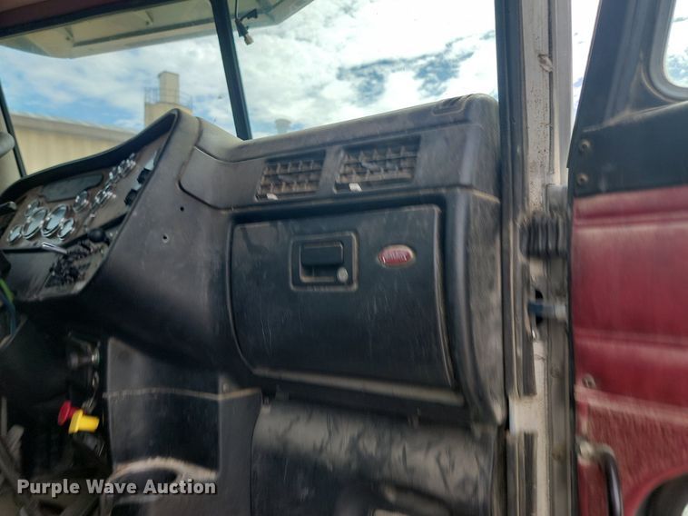 image for item NZ9949 2002 Peterbilt  378 semi truck