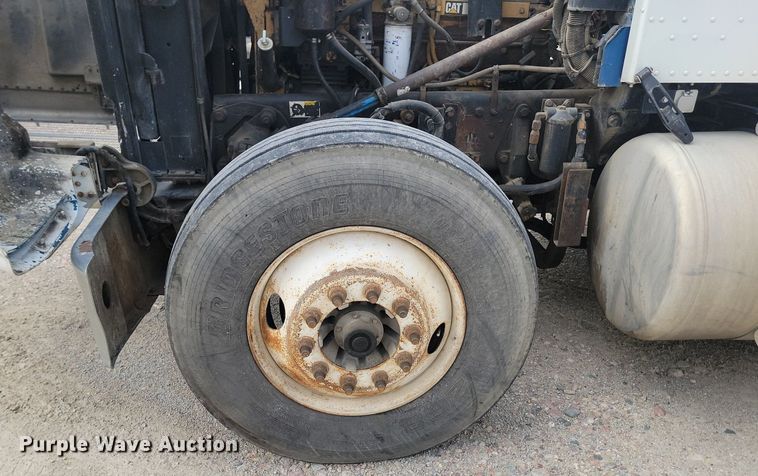 image for item NZ9949 2002 Peterbilt  378 semi truck