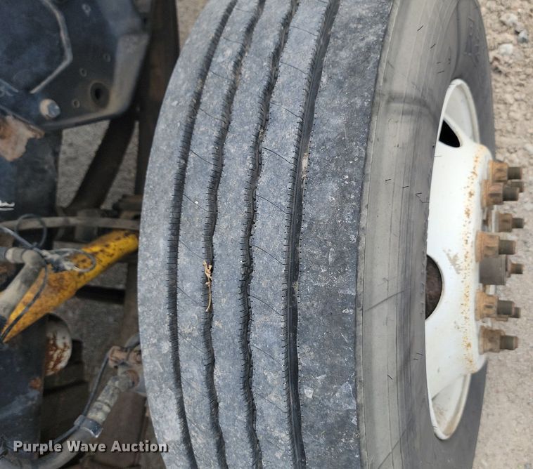 image for item NZ9949 2002 Peterbilt  378 semi truck