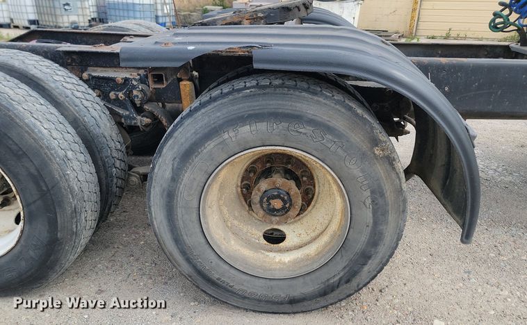 image for item NZ9949 2002 Peterbilt  378 semi truck