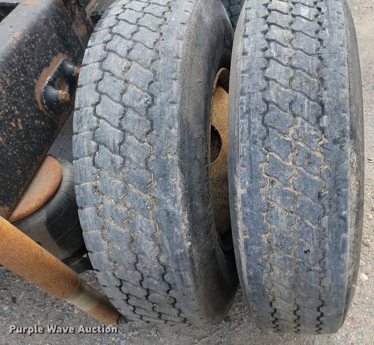 image for item NZ9949 2002 Peterbilt  378 semi truck