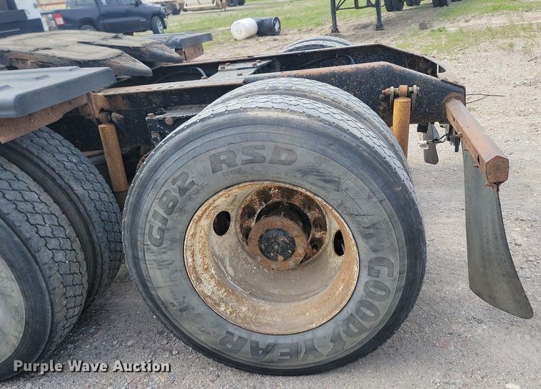 image for item NZ9949 2002 Peterbilt  378 semi truck