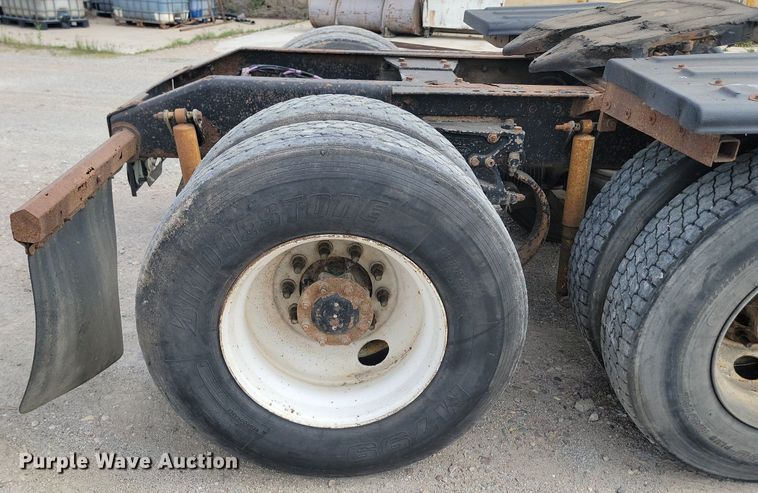 image for item NZ9949 2002 Peterbilt  378 semi truck