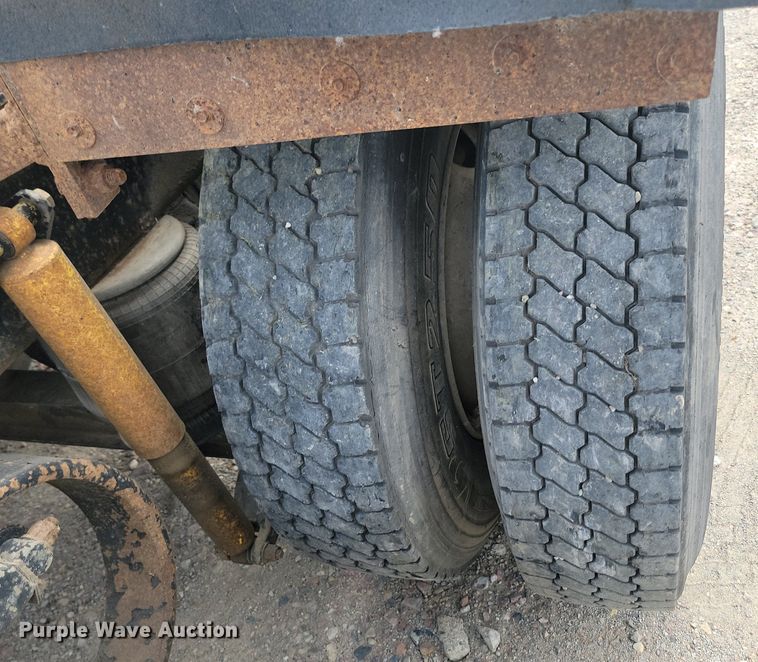 image for item NZ9949 2002 Peterbilt  378 semi truck