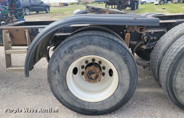 image for item NZ9949 2002 Peterbilt  378 semi truck