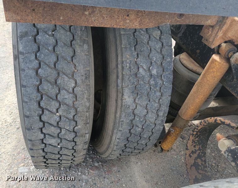 image for item NZ9949 2002 Peterbilt  378 semi truck