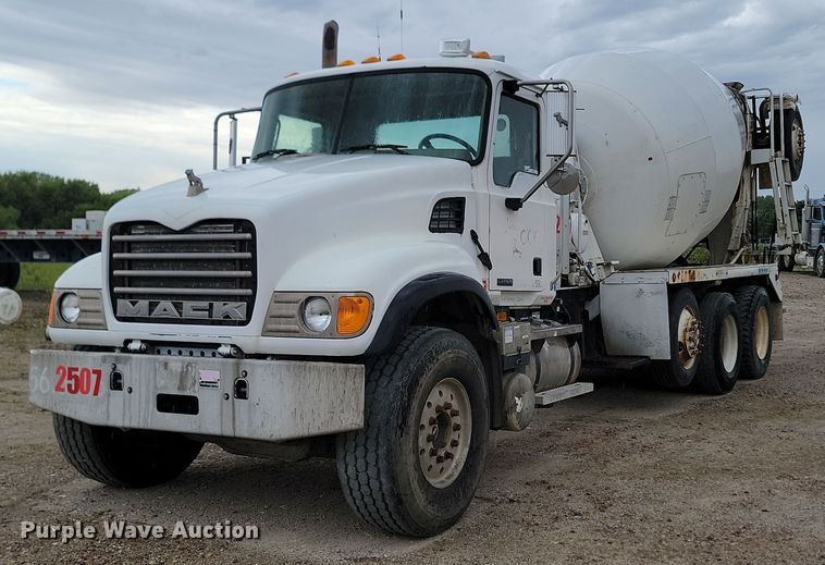 image for item NZ9950 2004 Mack CV513 ready mix truck