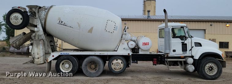 image for item NZ9950 2004 Mack CV513 ready mix truck