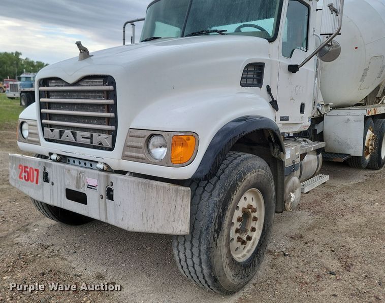 image for item NZ9950 2004 Mack CV513 ready mix truck