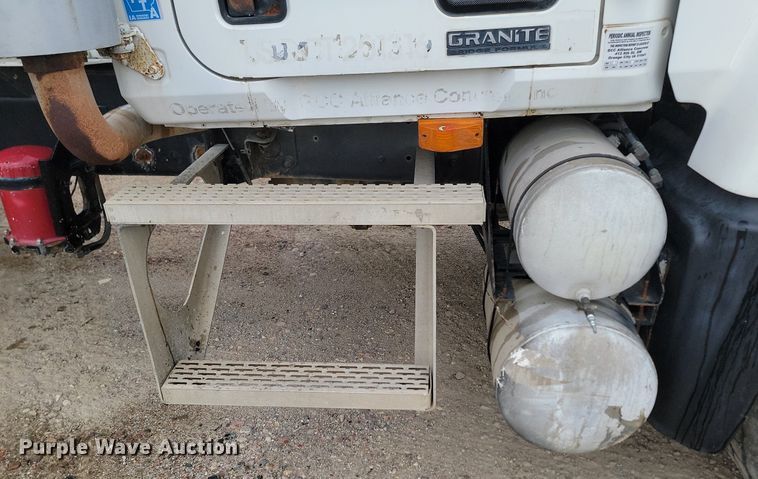 image for item NZ9950 2004 Mack CV513 ready mix truck