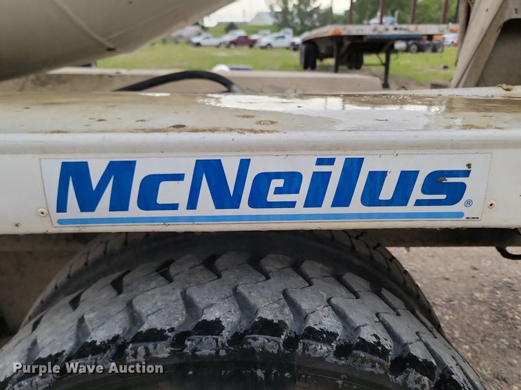 image for item NZ9950 2004 Mack CV513 ready mix truck