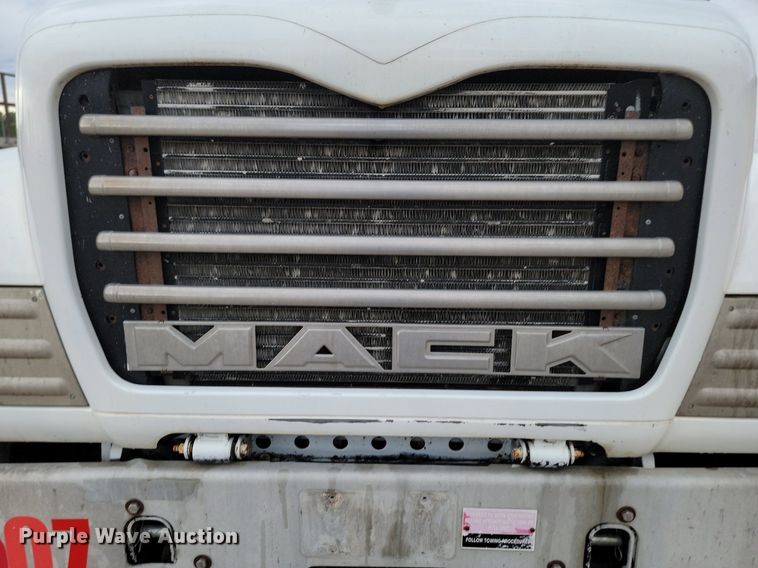 image for item NZ9950 2004 Mack CV513 ready mix truck