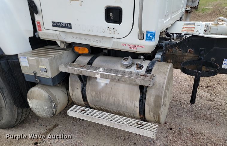 image for item NZ9950 2004 Mack CV513 ready mix truck