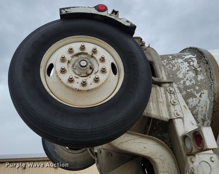 image for item NZ9950 2004 Mack CV513 ready mix truck