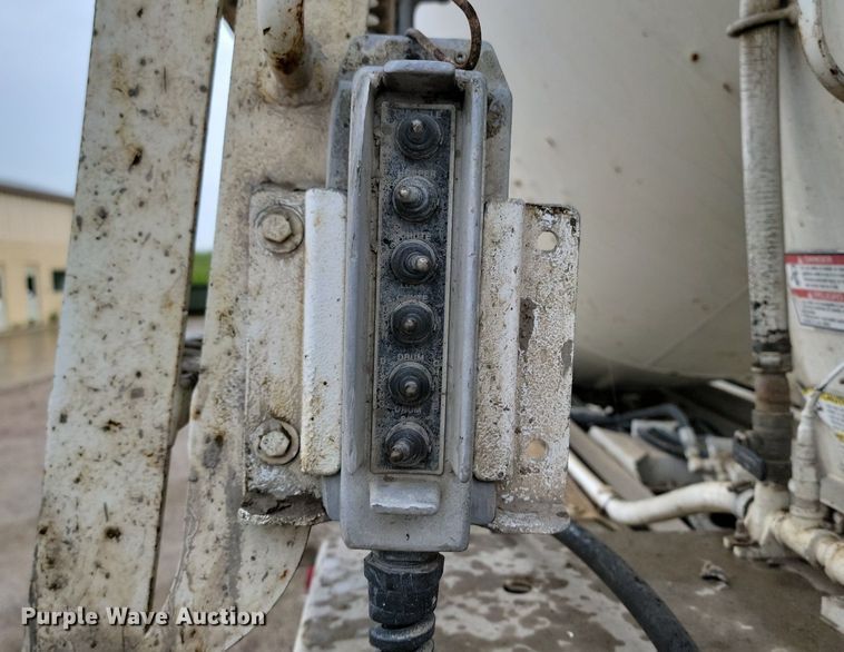 image for item NZ9950 2004 Mack CV513 ready mix truck