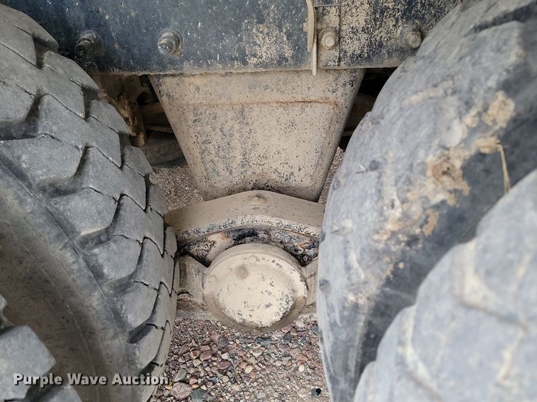 image for item NZ9950 2004 Mack CV513 ready mix truck