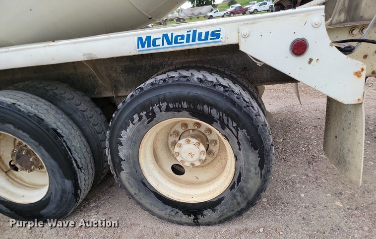 image for item NZ9950 2004 Mack CV513 ready mix truck