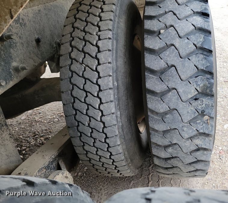 image for item NZ9950 2004 Mack CV513 ready mix truck