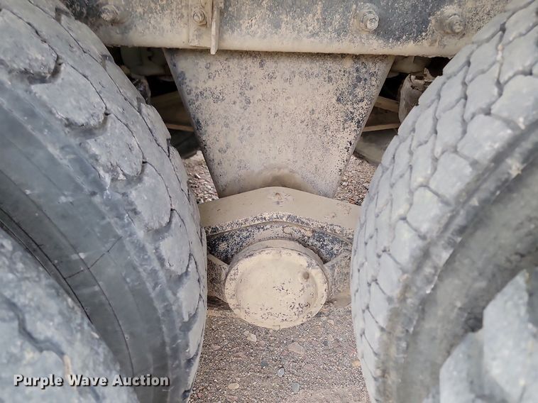 image for item NZ9950 2004 Mack CV513 ready mix truck