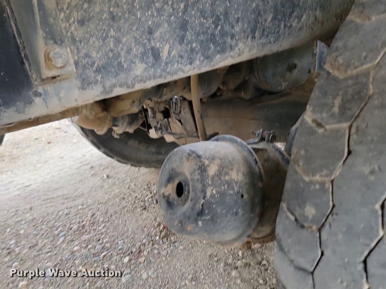 image for item NZ9950 2004 Mack CV513 ready mix truck