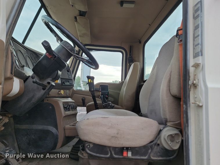 image for item NZ9950 2004 Mack CV513 ready mix truck