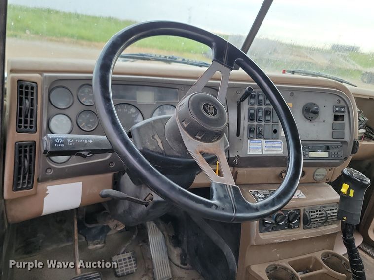 image for item NZ9950 2004 Mack CV513 ready mix truck