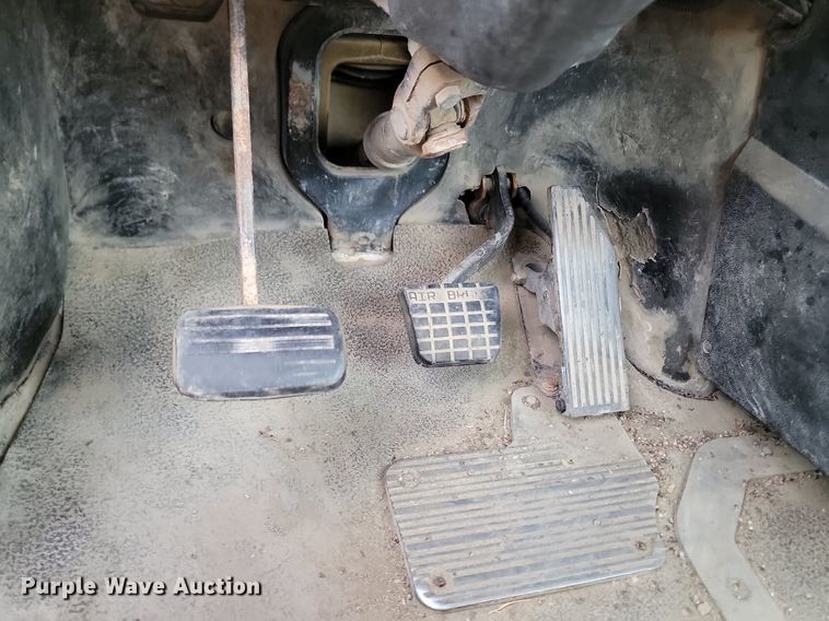 image for item NZ9950 2004 Mack CV513 ready mix truck