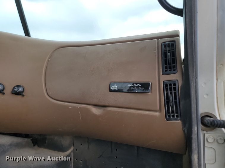 image for item NZ9950 2004 Mack CV513 ready mix truck