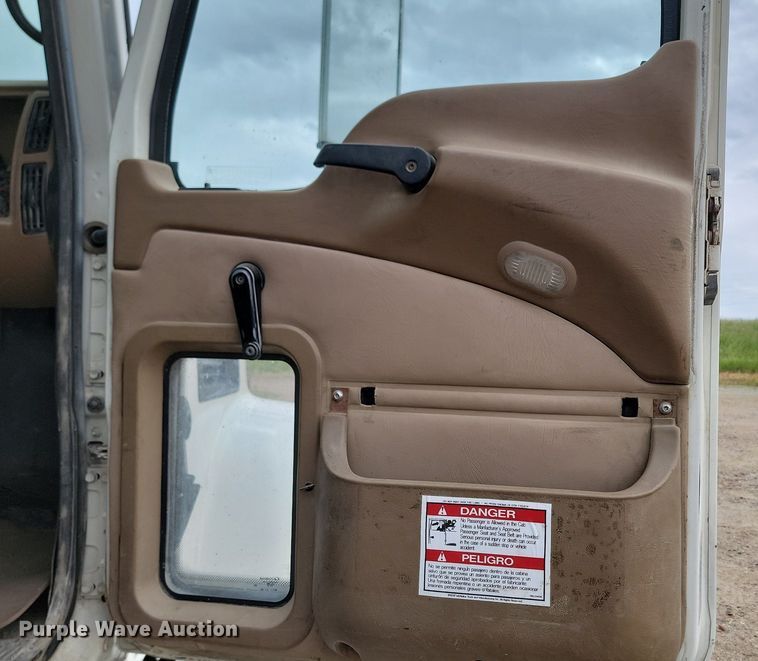 image for item NZ9950 2004 Mack CV513 ready mix truck