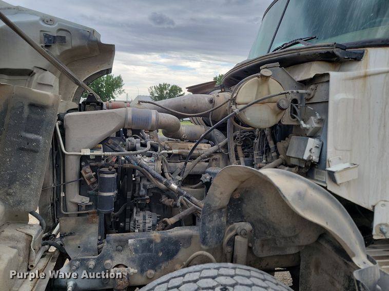 image for item NZ9950 2004 Mack CV513 ready mix truck