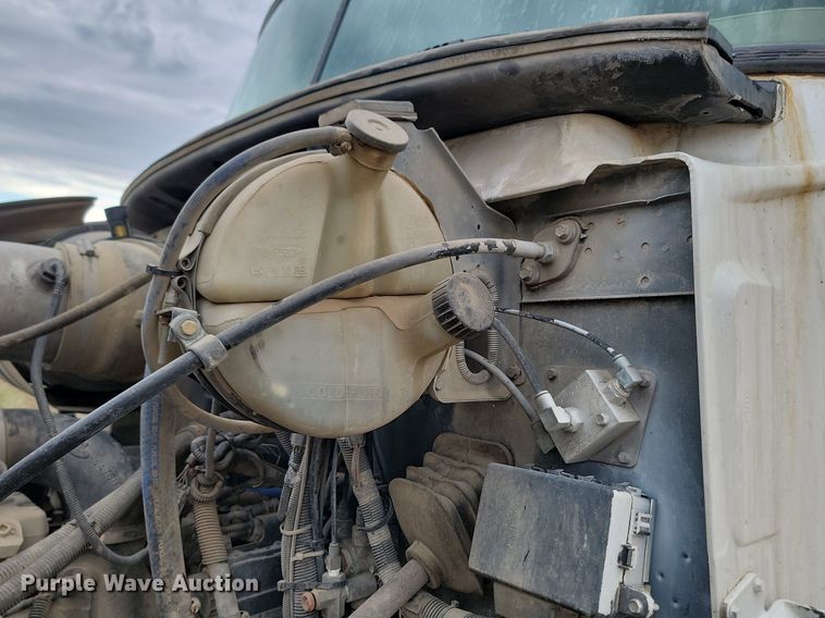 image for item NZ9950 2004 Mack CV513 ready mix truck