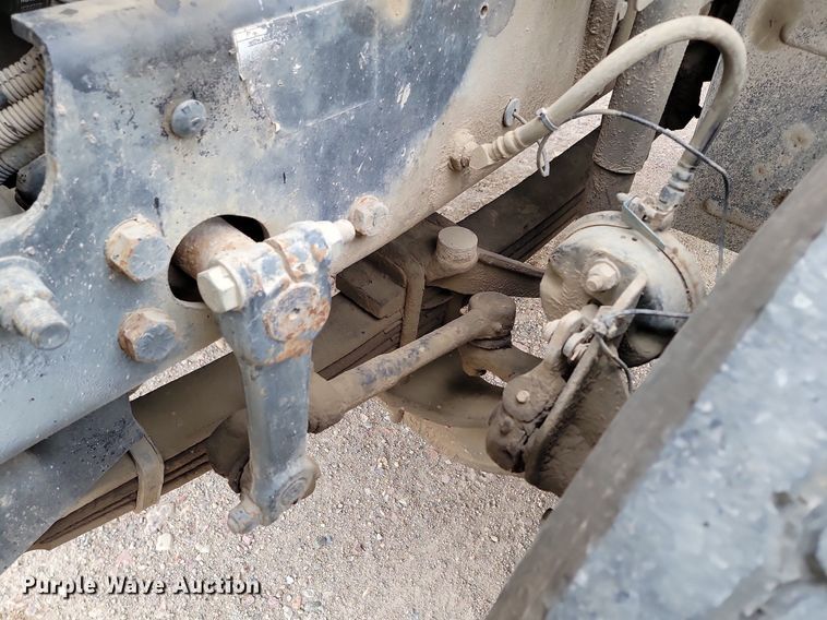 image for item NZ9950 2004 Mack CV513 ready mix truck