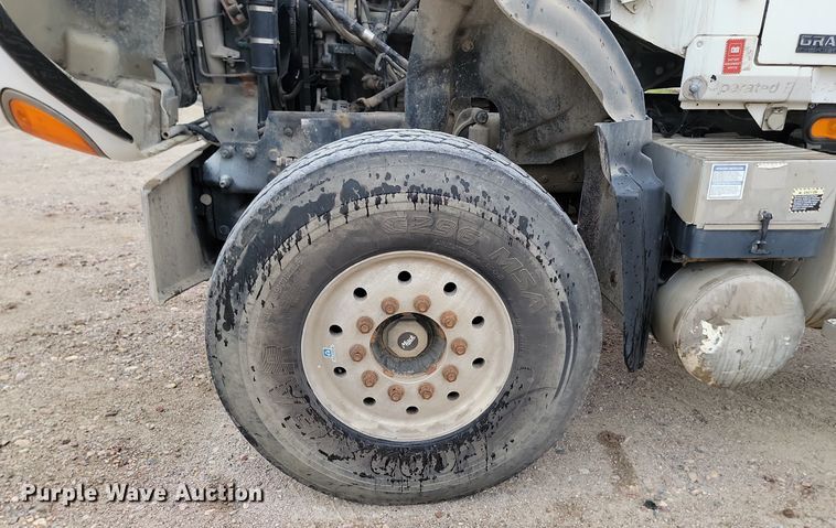 image for item NZ9950 2004 Mack CV513 ready mix truck