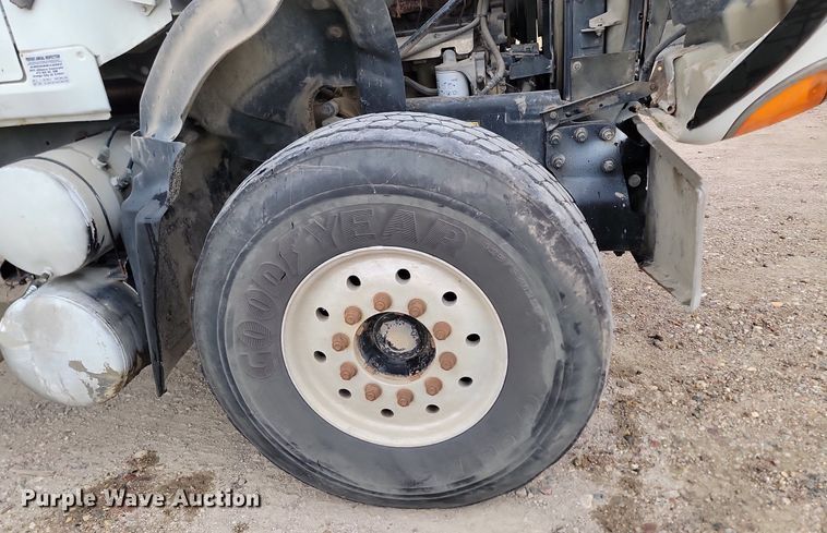 image for item NZ9950 2004 Mack CV513 ready mix truck