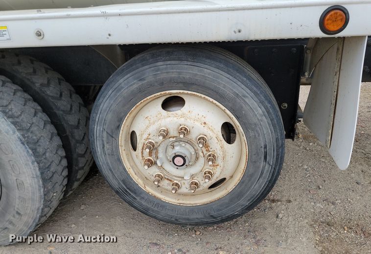 image for item NZ9950 2004 Mack CV513 ready mix truck