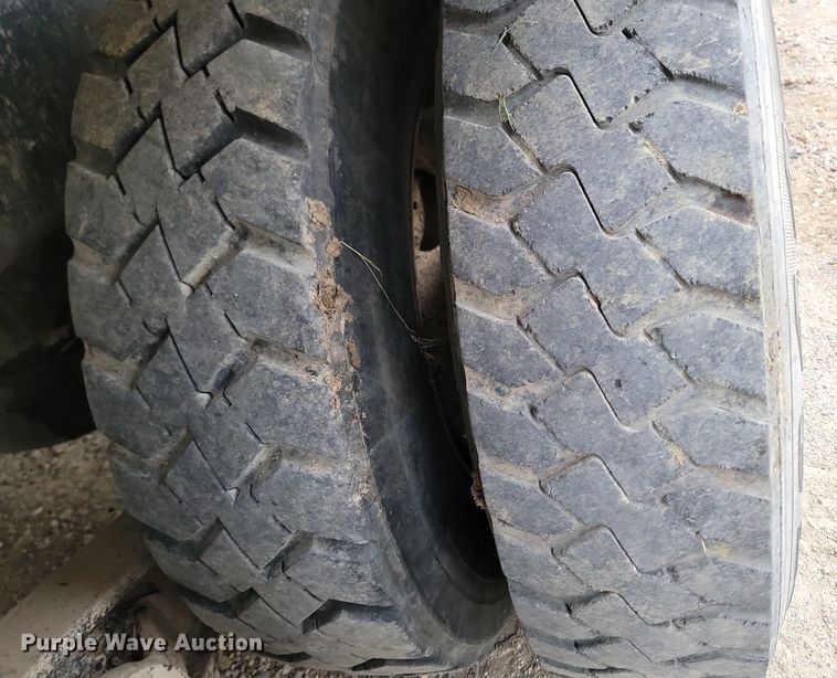 image for item NZ9950 2004 Mack CV513 ready mix truck