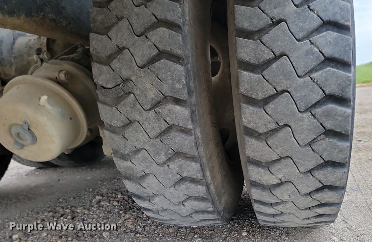 image for item NZ9950 2004 Mack CV513 ready mix truck