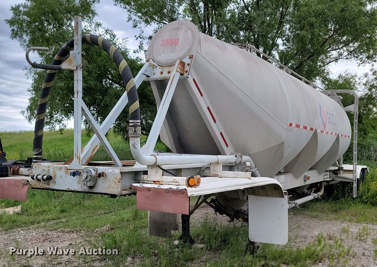 image for item NZ9952 1996 Fruehauf pneumatic dry bulk trailer