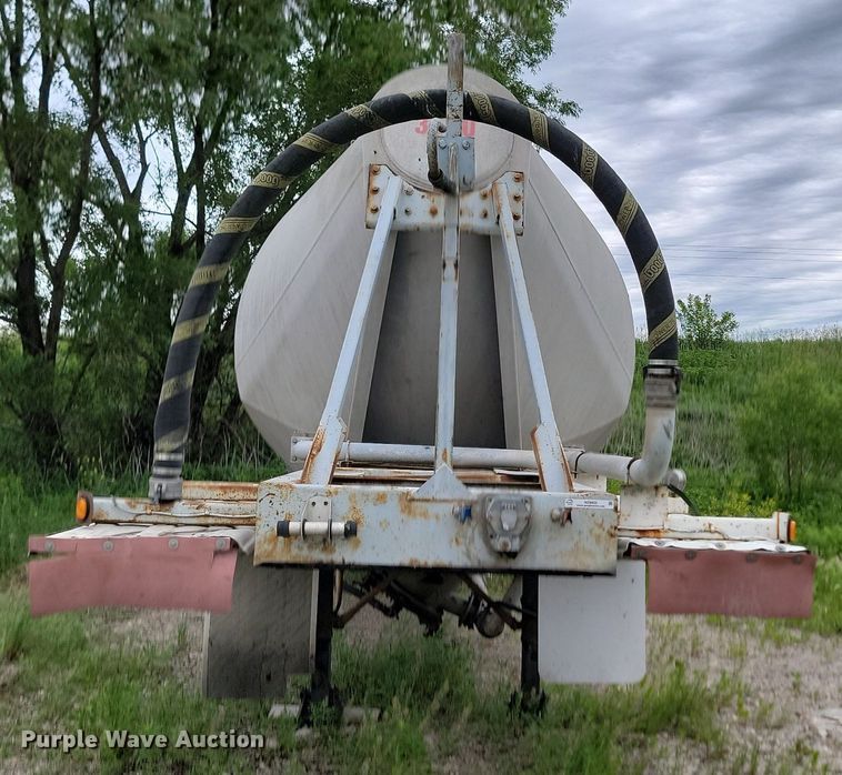 image for item NZ9952 1996 Fruehauf pneumatic dry bulk trailer