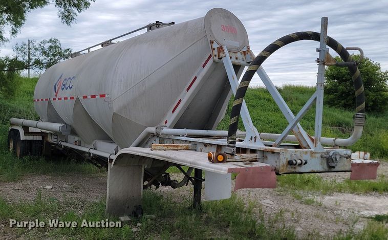 image for item NZ9952 1996 Fruehauf pneumatic dry bulk trailer