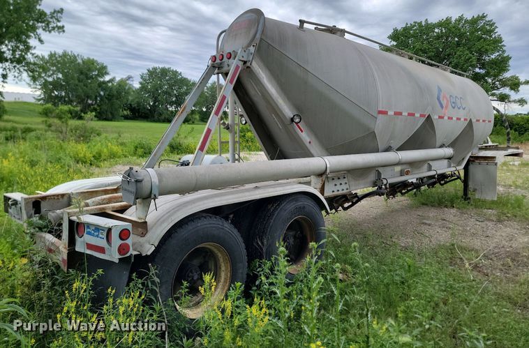 image for item NZ9952 1996 Fruehauf pneumatic dry bulk trailer