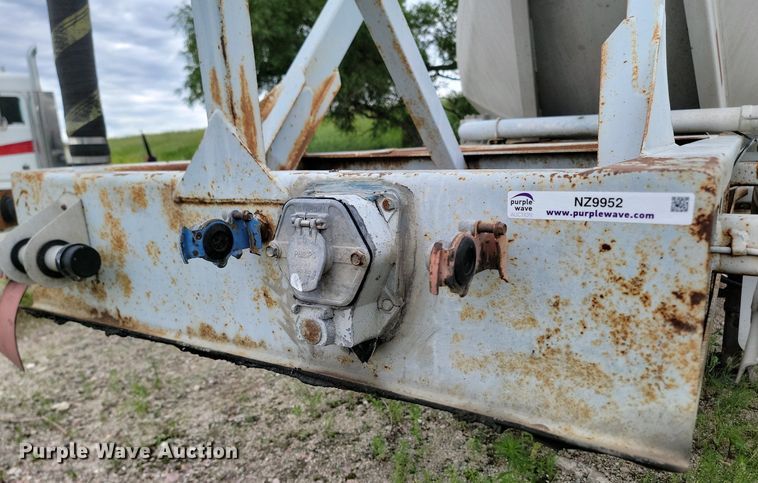 image for item NZ9952 1996 Fruehauf pneumatic dry bulk trailer