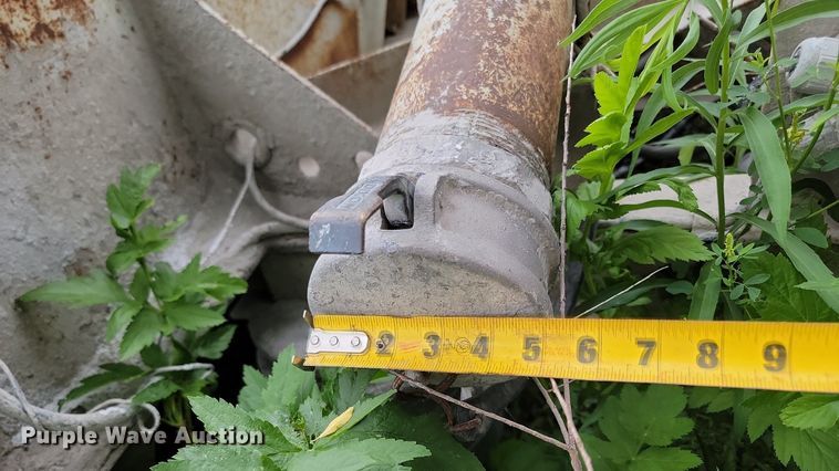 image for item NZ9952 1996 Fruehauf pneumatic dry bulk trailer