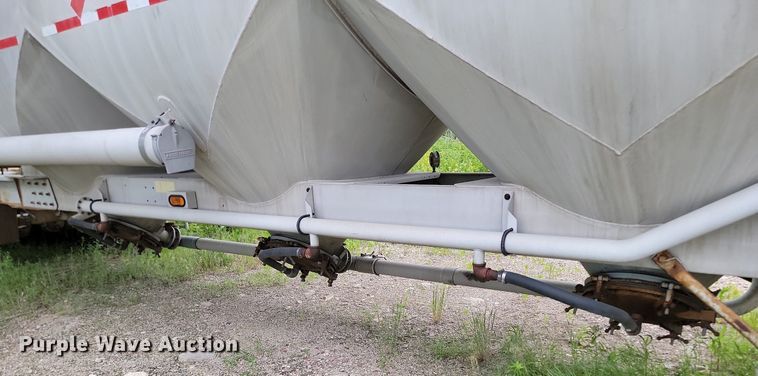 image for item NZ9952 1996 Fruehauf pneumatic dry bulk trailer