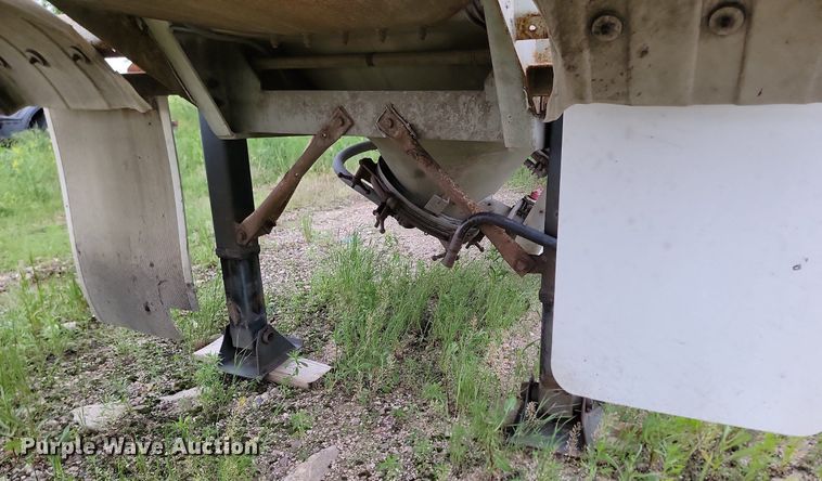 image for item NZ9952 1996 Fruehauf pneumatic dry bulk trailer