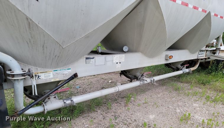 image for item NZ9952 1996 Fruehauf pneumatic dry bulk trailer