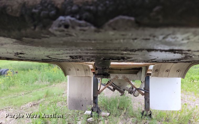 image for item NZ9952 1996 Fruehauf pneumatic dry bulk trailer